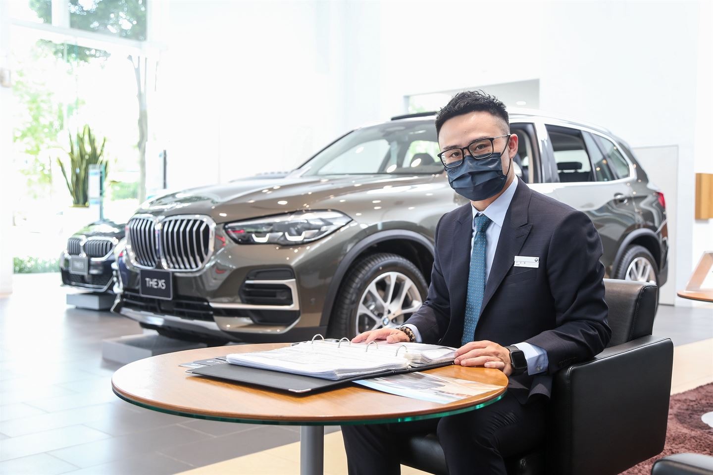 BMW汽⾞ ⼤桐平鎮展⽰中⼼－BMW 電動車｜BMW iX